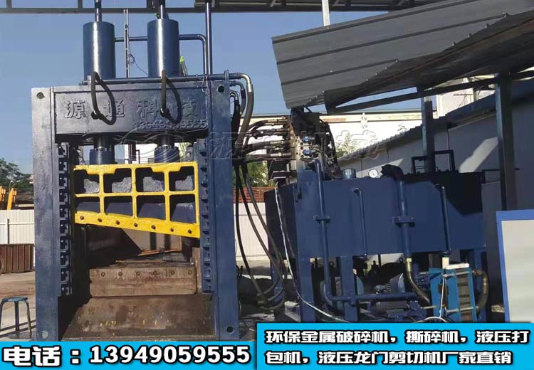 400噸液壓龍門(mén)剪切機(jī)客戶現(xiàn)場(chǎng)